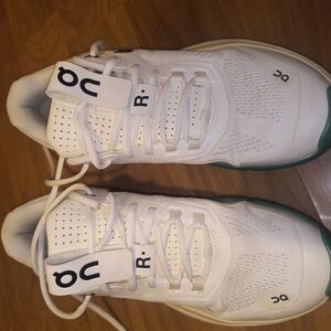 On Roger Pro Women's Size 10.5